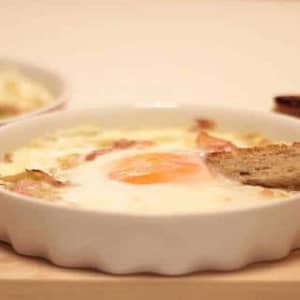 Ovos no Forno com Fiambre e Alho Francês