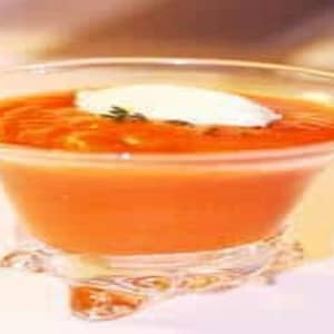 Sopa Fria de Tomate com Sorvete de Queijo Parmesão